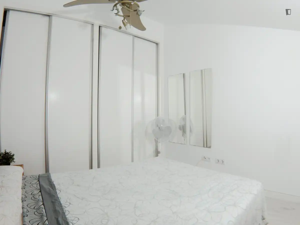 Study for rent in Valdeacederas