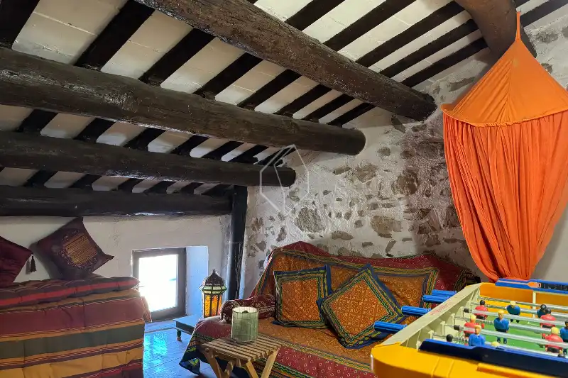 Sala d'estar de Casa o xalet en venda en La Tallada d'Empordà amb Terrassa, Traster i Piscina comunitària