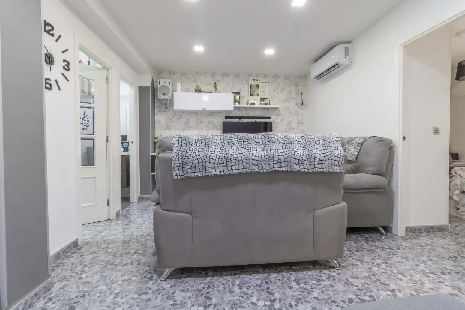 Flat for sale in Sevilla  with Air Conditioner, Storage room and Balcony