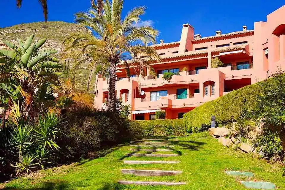 Apartment mit Pool zum Verkauf in Golf Bahía, imagen 4