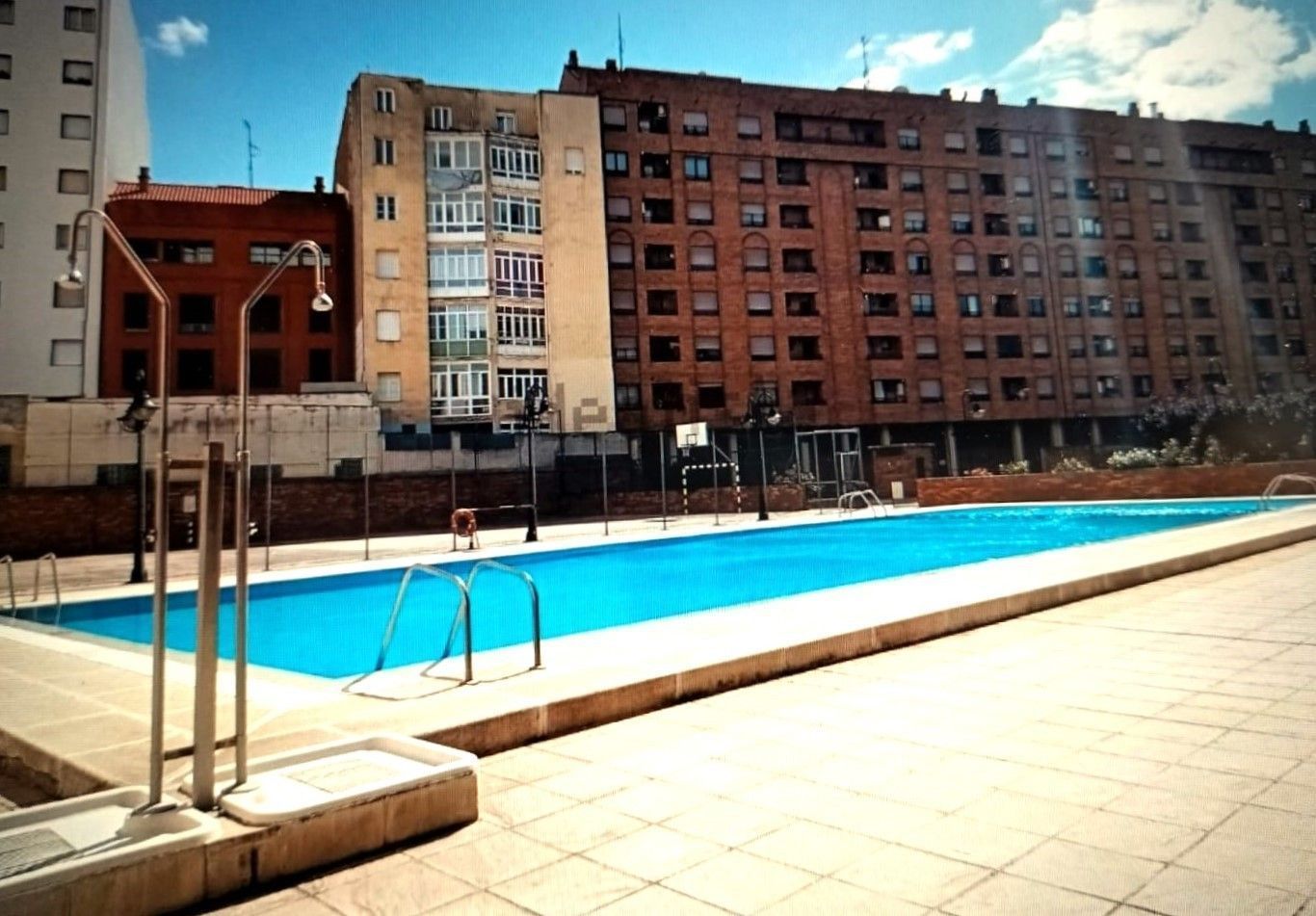 Piscina de Apartament en venda en  Logroño amb Traster