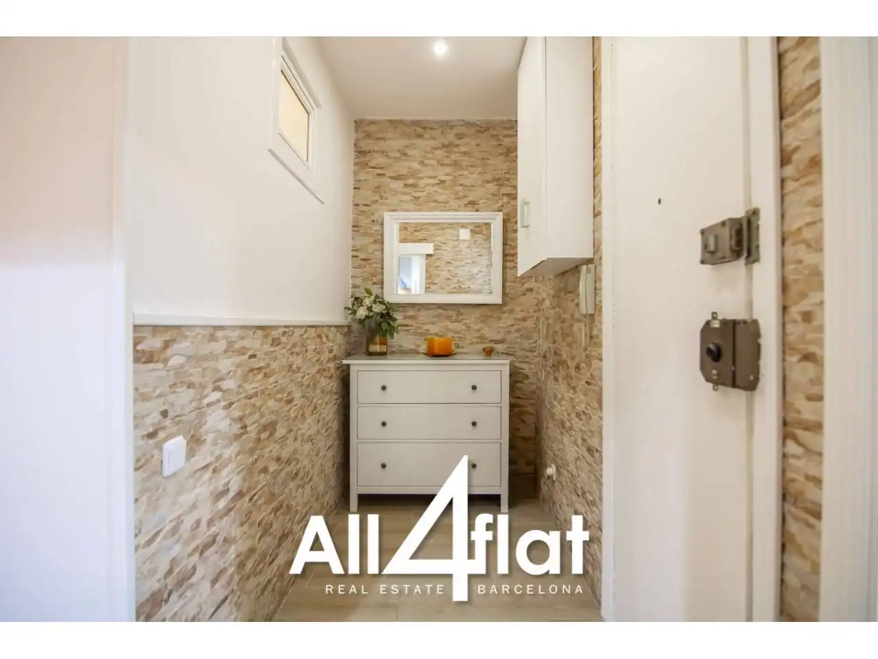 Flat for rent in Barcelona  with Furnished and Alarm