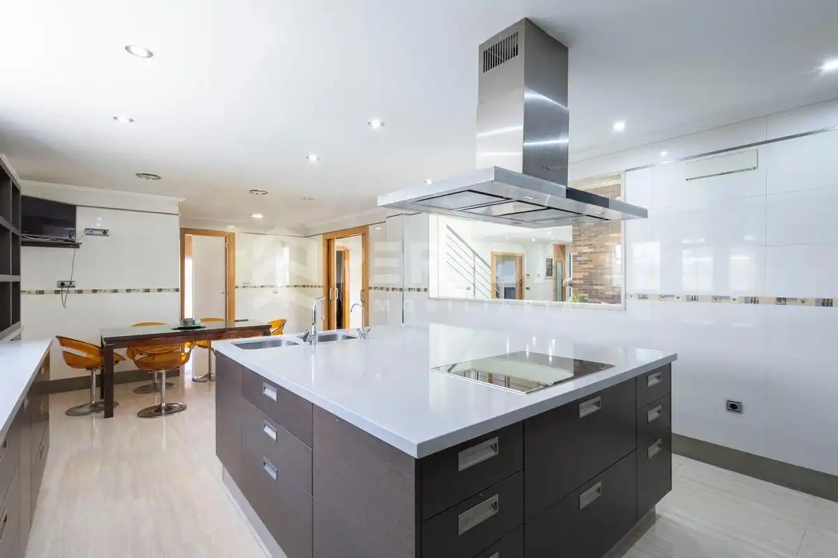 Cocina de Casa o chalet en venta en Roquetas de Mar con Aire acondicionado, Jardín privado y Piscina