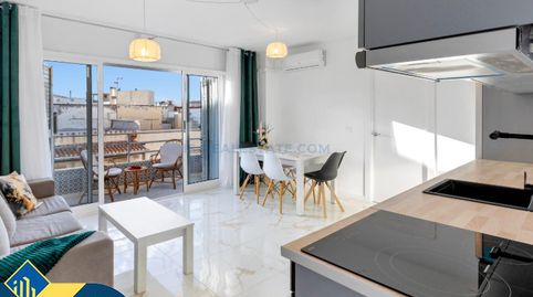 Apartamento reformado con terraza en la provincia de Alicante, en la localidad de Torrevieja, en la pedanía de La Mata. 3 habitaci