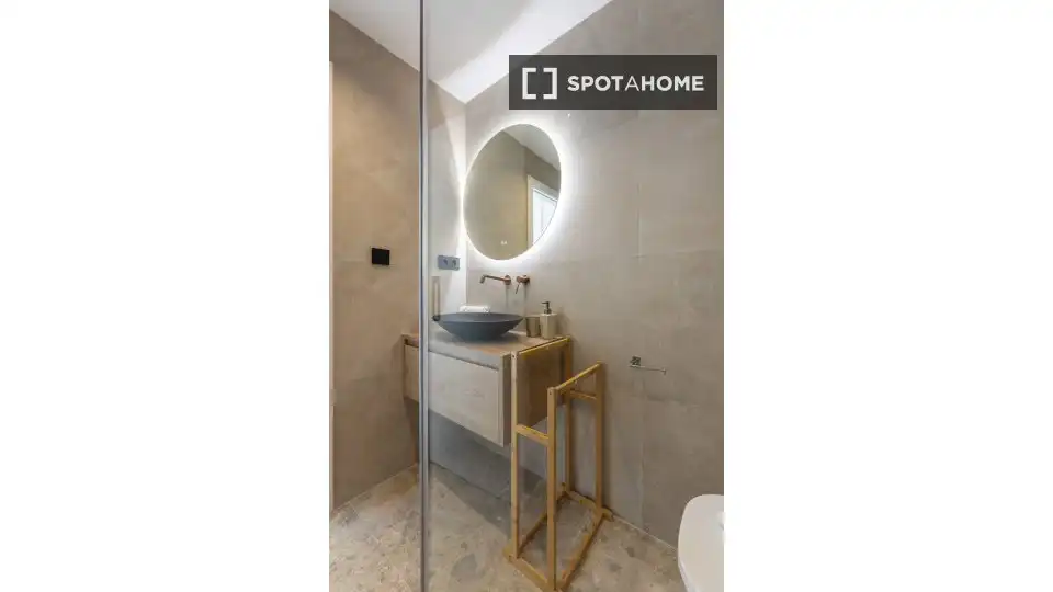 Baño de Piso de alquiler en Valencia con Aire acondicionado, Calefacción y Amueblado