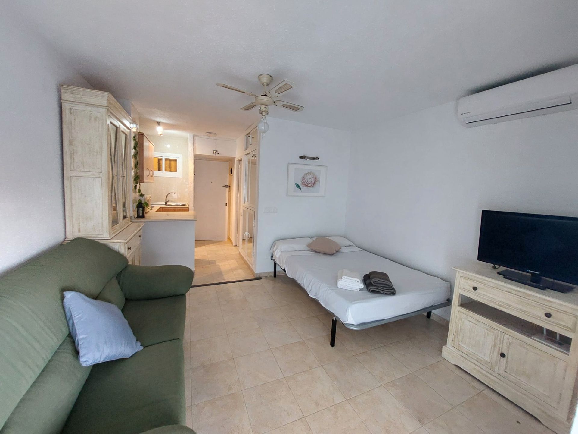Habitación de Estudio en venta en Benalmádena con Aire acondicionado, Terraza y Amueblado