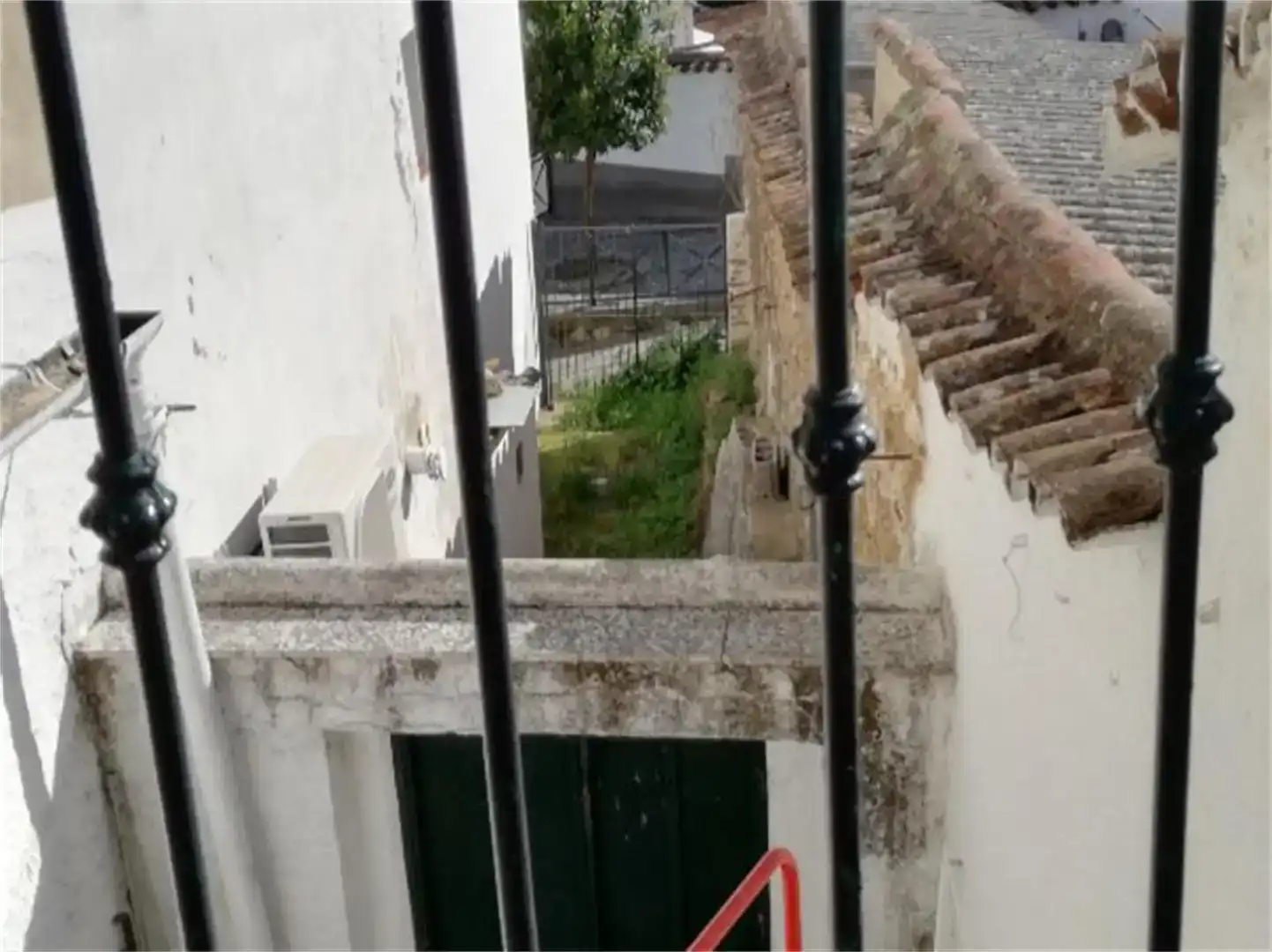 Terrassa de Casa adosada en venda en El Castillo de las Guardas amb Aire condicionat, Traster i Moblat