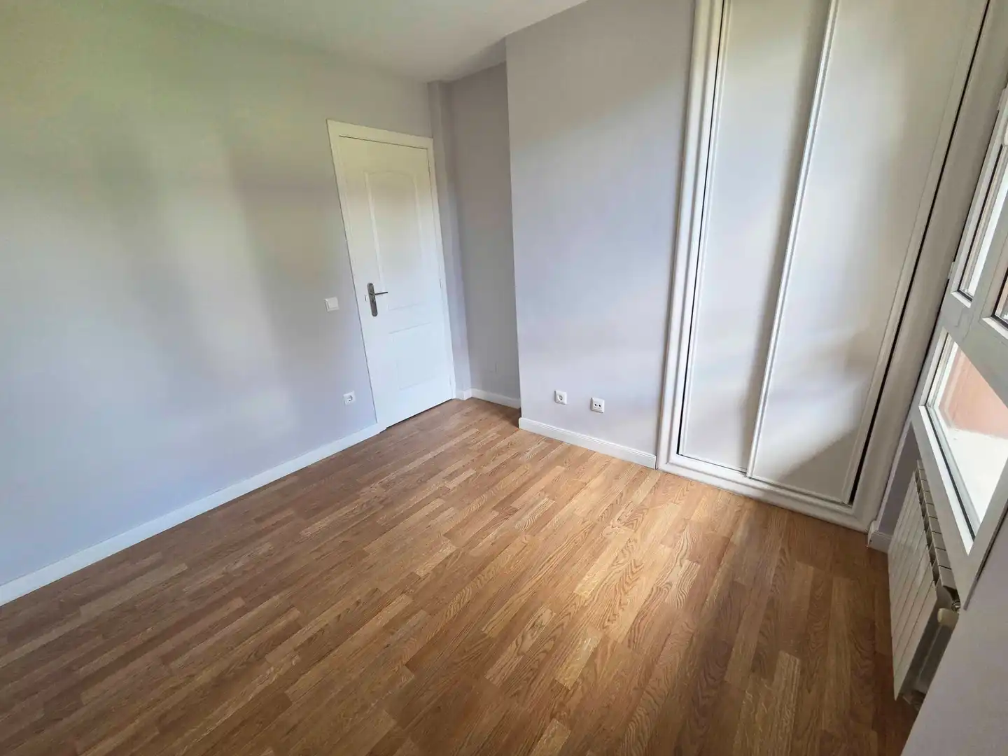 Habitación de Casa adosada de alquiler en La Moraleja con Calefacción, Jardín privado y Terraza
