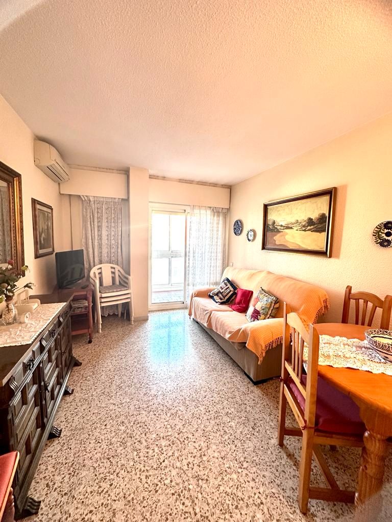 Dormitori de Apartament en venda en Benalmádena amb Aire condicionat, Terrassa i Moblat