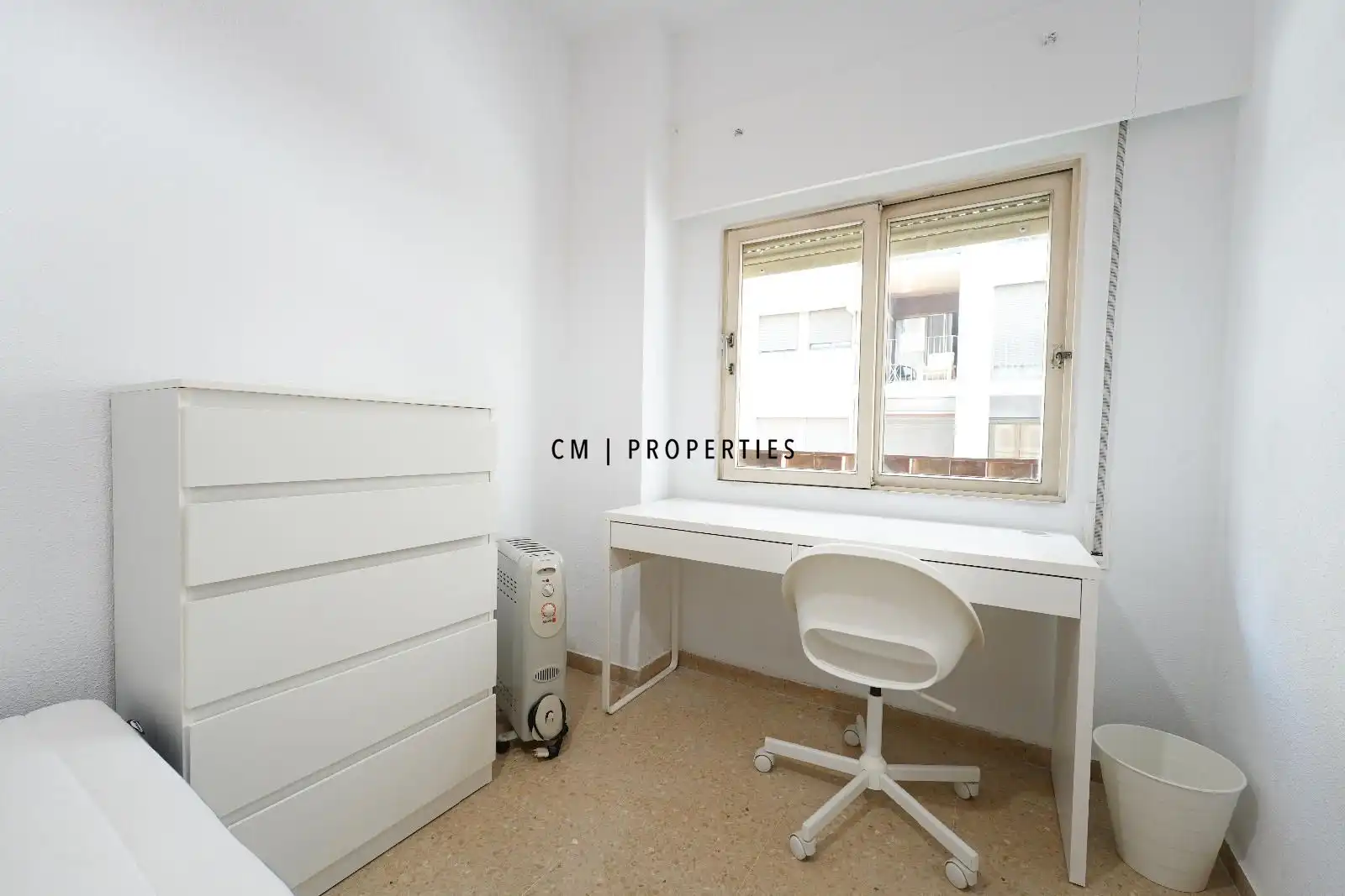 Schlafzimmer von Wohnung zur untervermieten in Valencia mit Klimaanlage, Möbliert und Fernseher