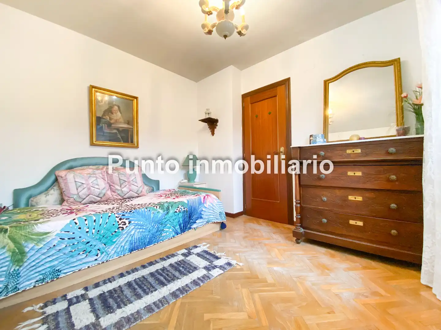 Dormitori de Casa adosada en venda en Valladolid amb Calefacció, Jardí privat i Parquet