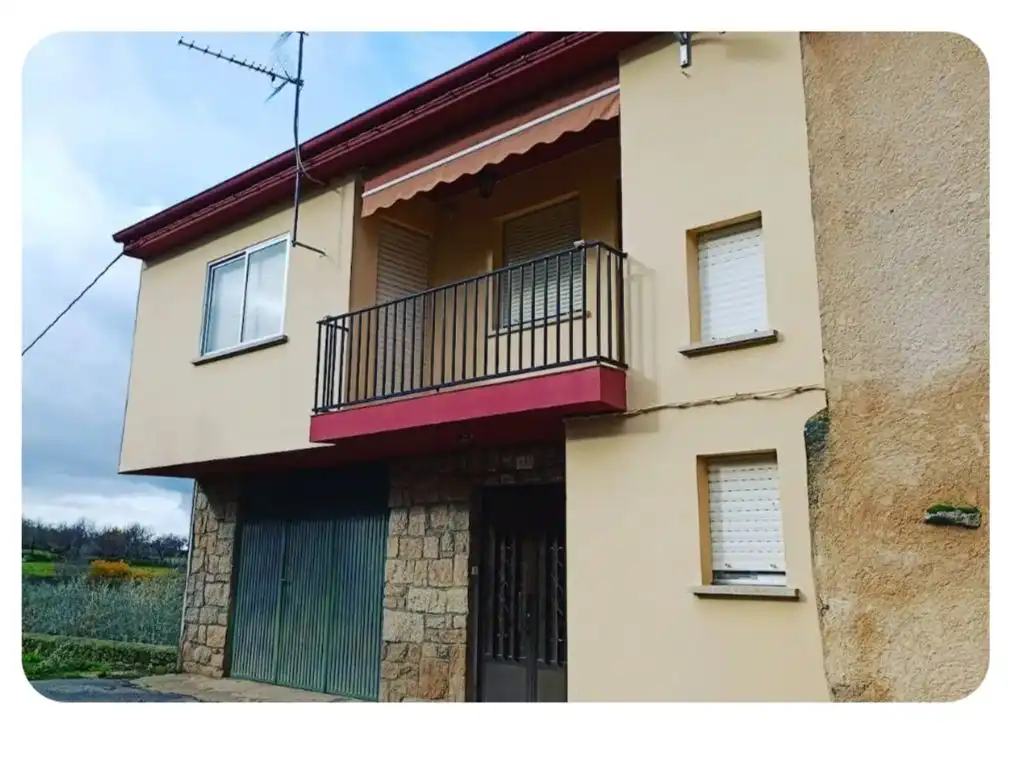 Exterior view of Flat for rent in Lumbrales  with Air Conditioner, Heating and Terrace