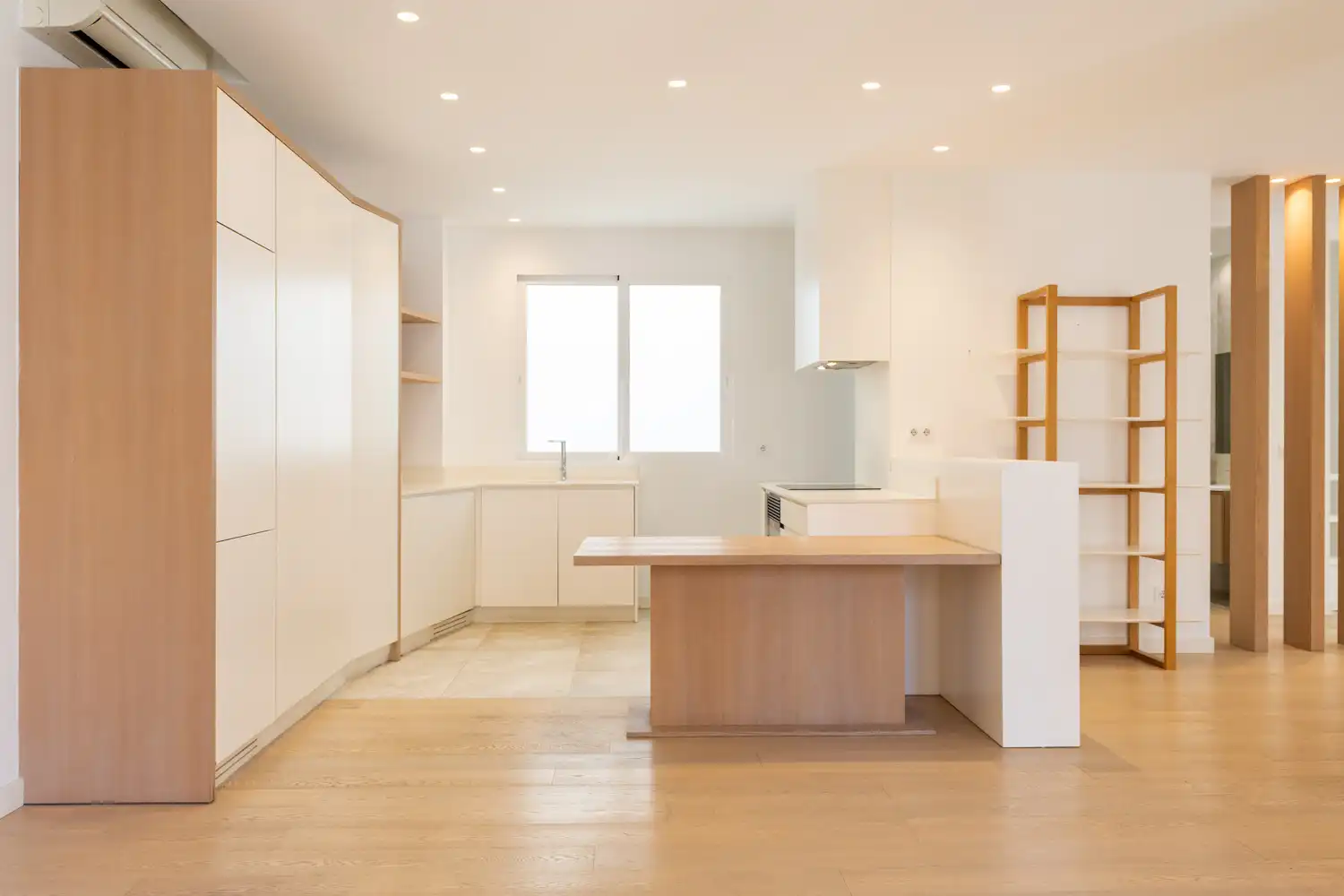 Kitchen of Flat for rent in Valencia  with Air Conditioner, Heating and Furnished