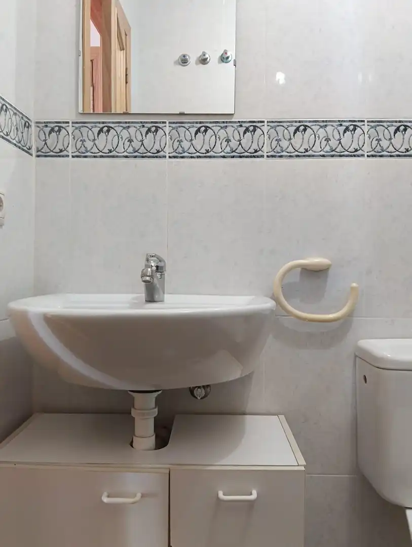 Bany de Pis de lloguer en Granada amb Moblat