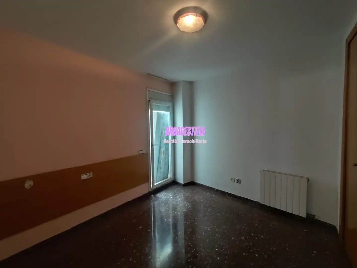 Habitación de Piso en venta en Santa Coloma de Gramenet con Calefacción, Terraza y Balcón