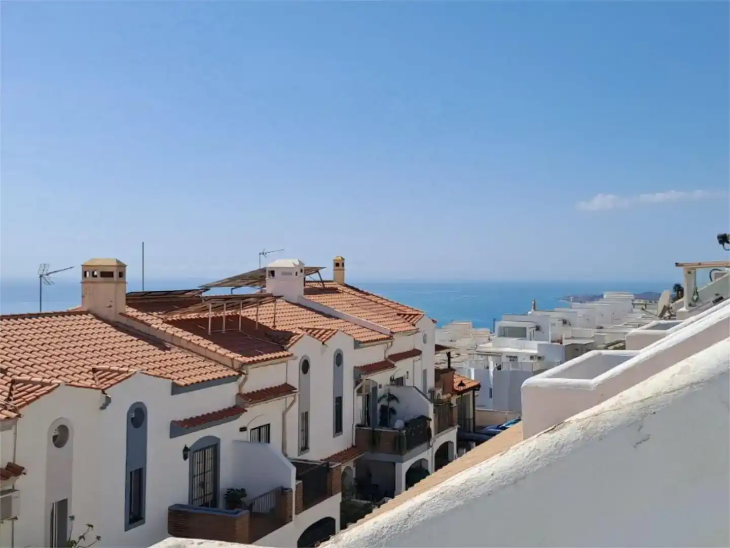 Vista exterior de Casa o xalet en venda en Benalmádena amb Aire condicionat i Balcó