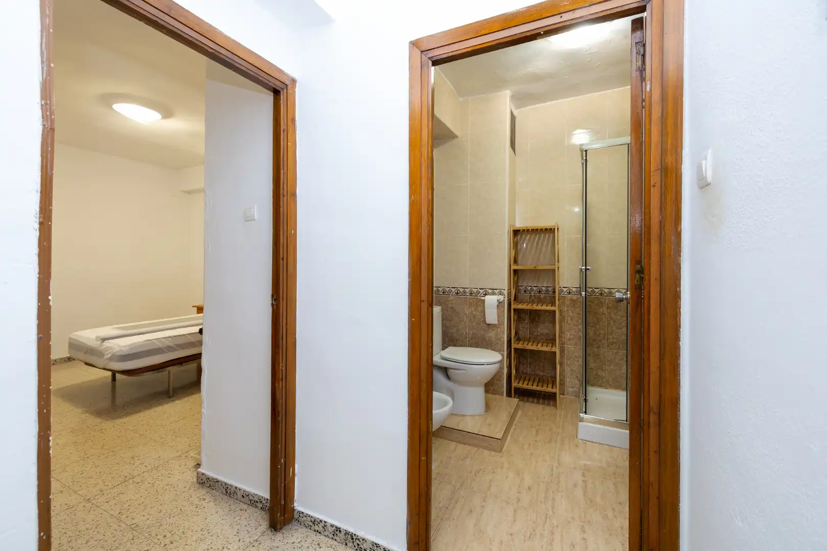 Bathroom of Flat for rent in Granada  with Heating, Furnished and Washing machine