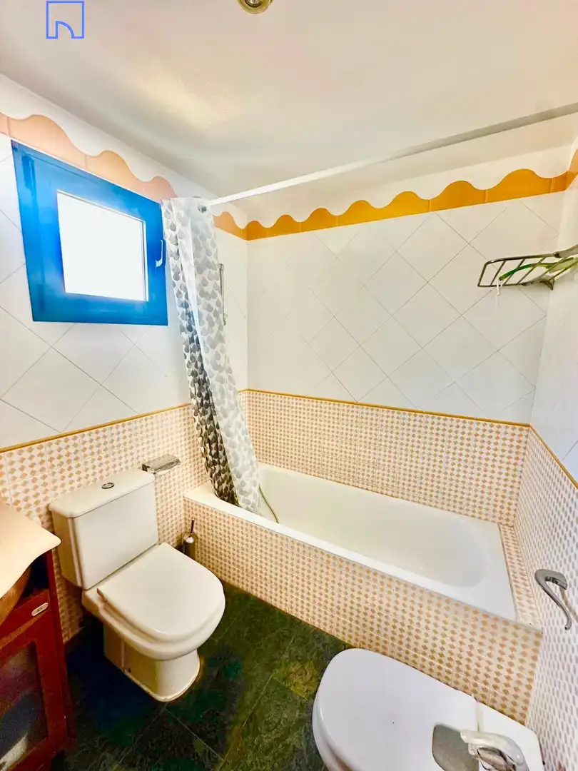 Bathroom of Houses for sale in Tudela  with Air Conditioner, Heating and Storage room