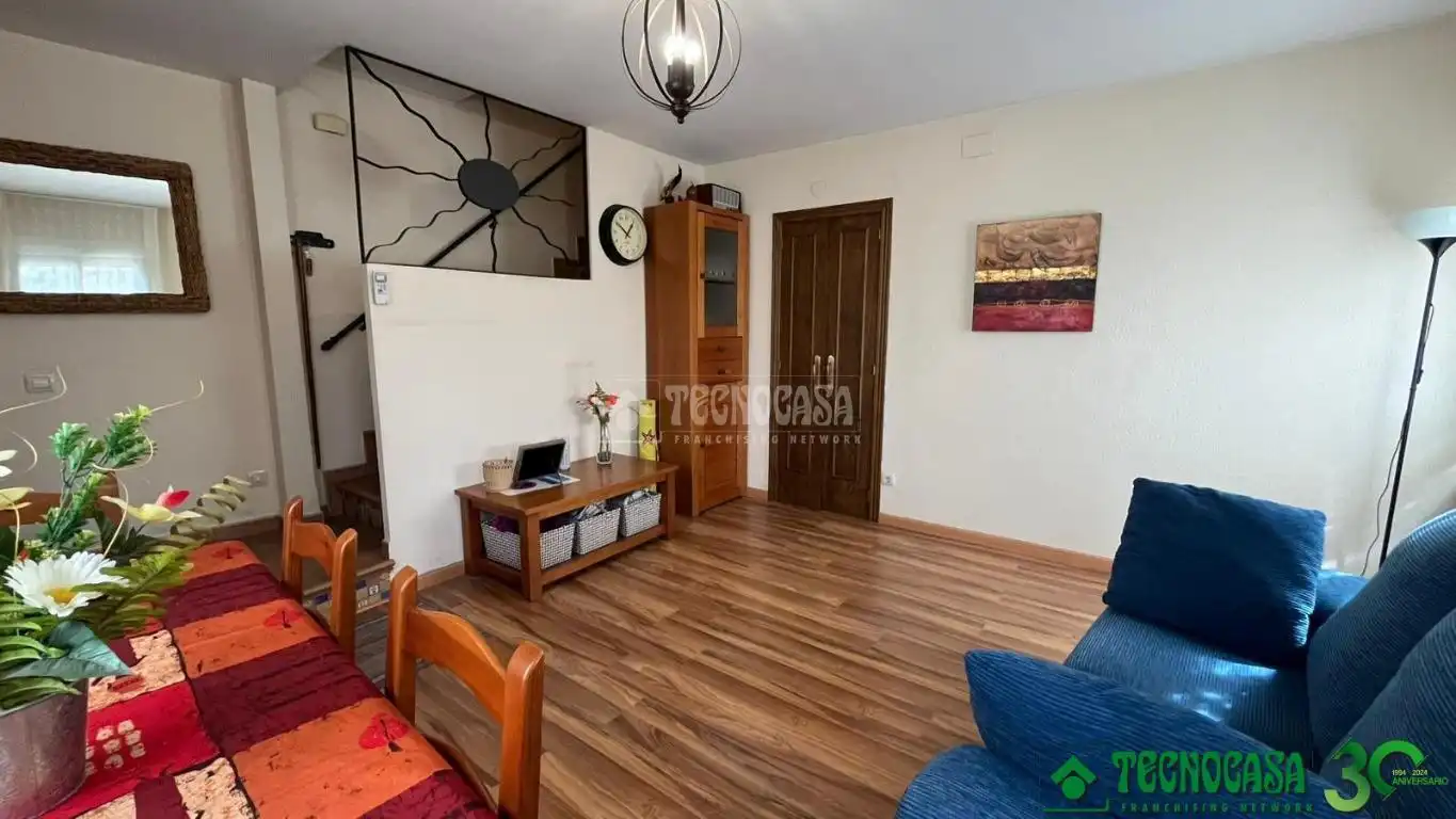 Wohnzimmer von Einfamilien-Reihenhaus zum Verkauf in San Esteban del Valle mit Klimaanlage und Heizung