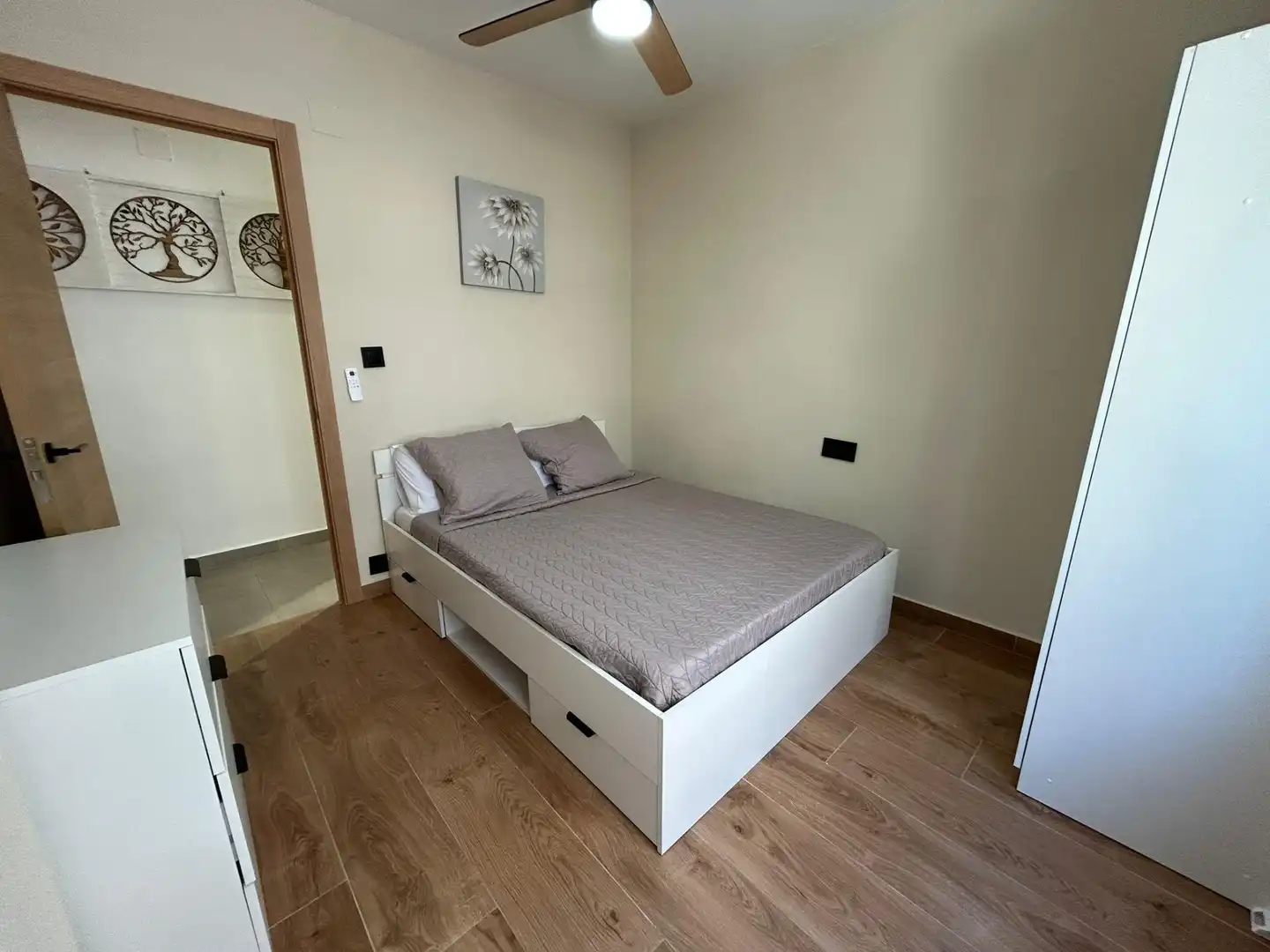 Habitación de Apartamento en venta en Torrevieja con Aire acondicionado, Amueblado y Balcón
