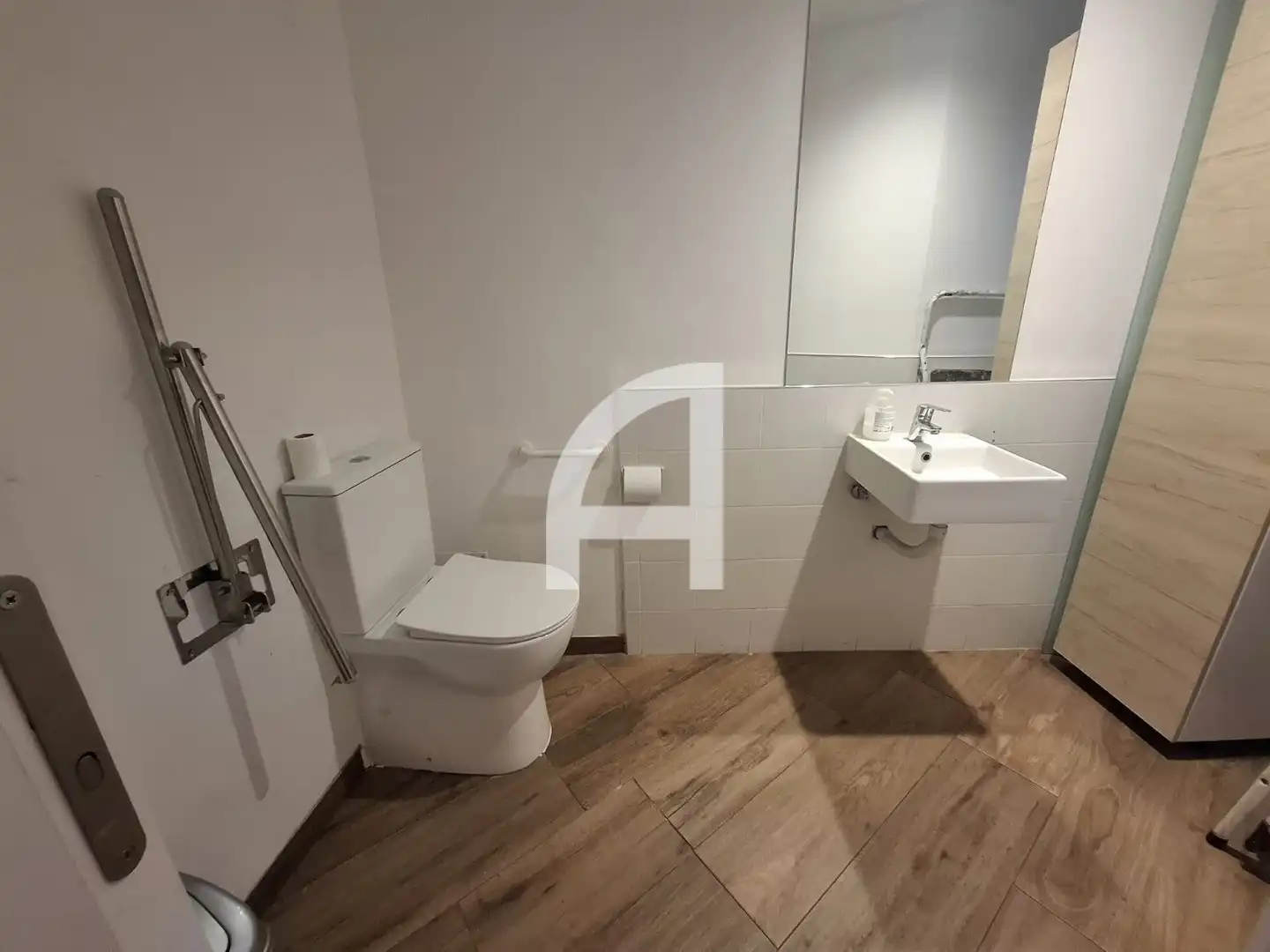 Baño de Local de alquiler en Madrid