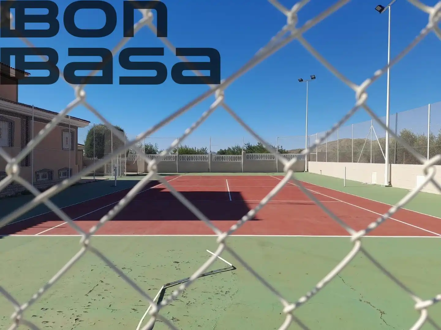 Vista exterior de Casa o xalet en venda en Alicante / Alacant amb Aire condicionat, Jardí privat i Piscina