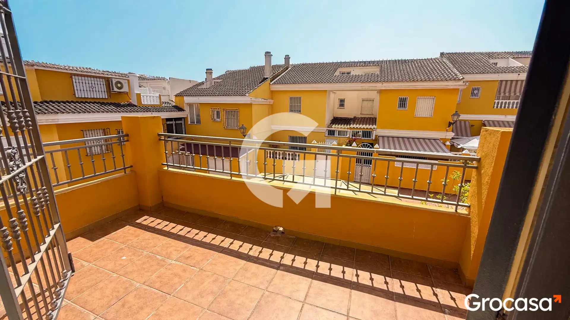 Terrassa de Casa adosada en venda en Vélez-Málaga amb Aire condicionat, Calefacció i Jardí privat