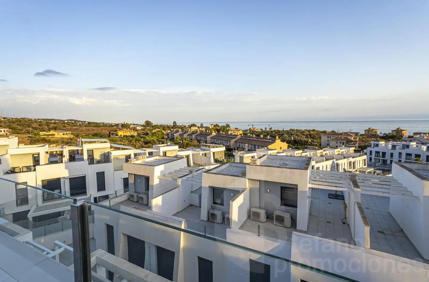 Vista exterior de Casa adosada en venta en Rincón de la Victoria con Terraza y Piscina comunitaria