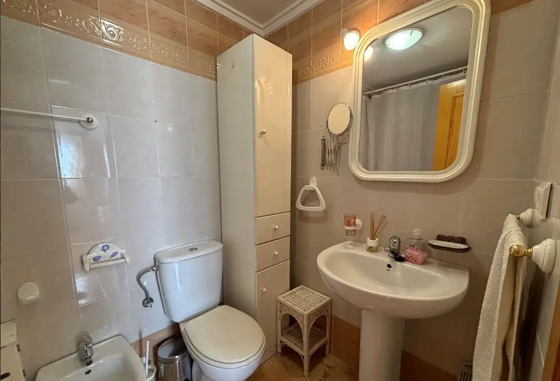Bany de Casa o xalet de lloguer en Torrevieja amb Aire condicionat, Calefacció i Jardí privat