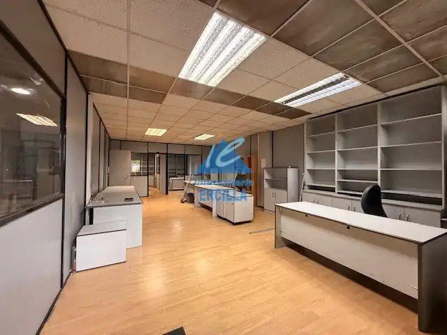 Fabrikhallen zur Miete in Basauri 