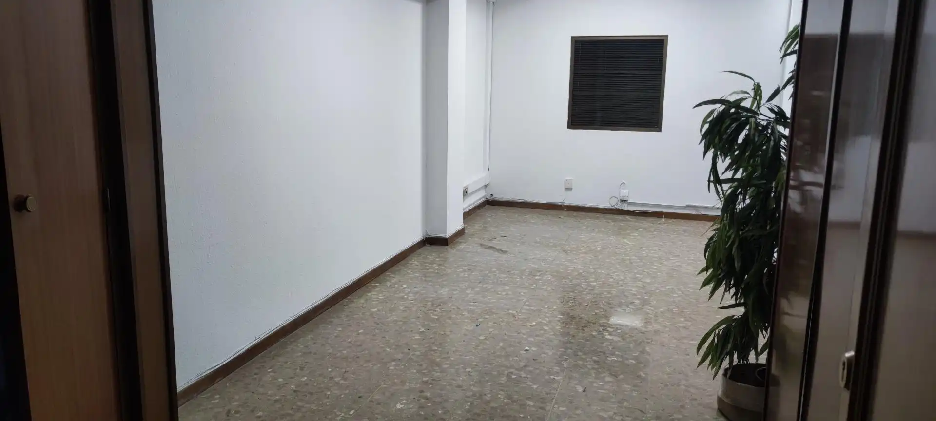 Office for rent in Sevilla  with Air Conditioner