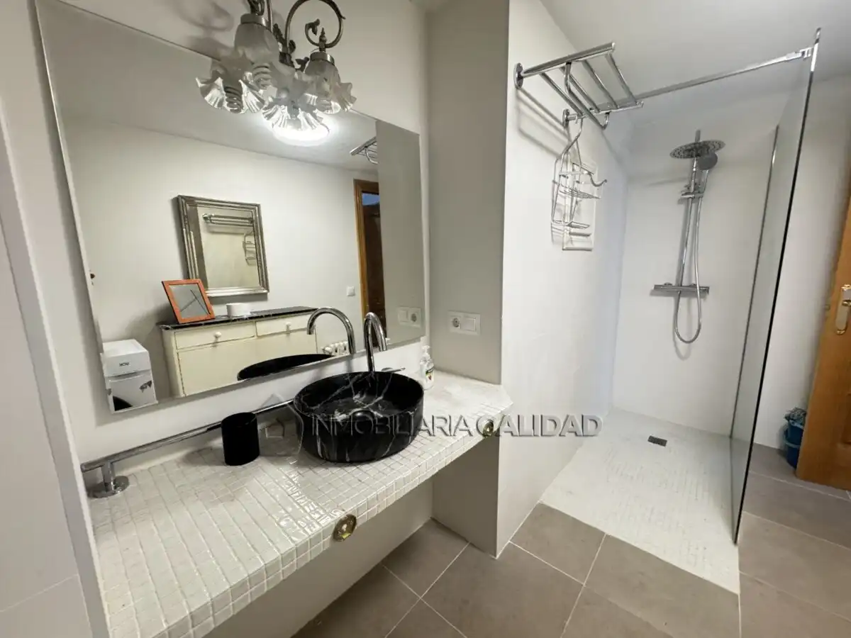 Bathroom of Flat for rent in Burgos  with Heating, Furnished and Pets allowed