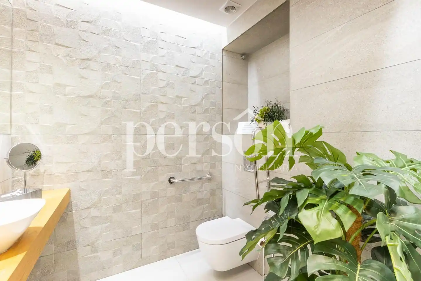Baño de Local en venta en Valencia con Aire acondicionado