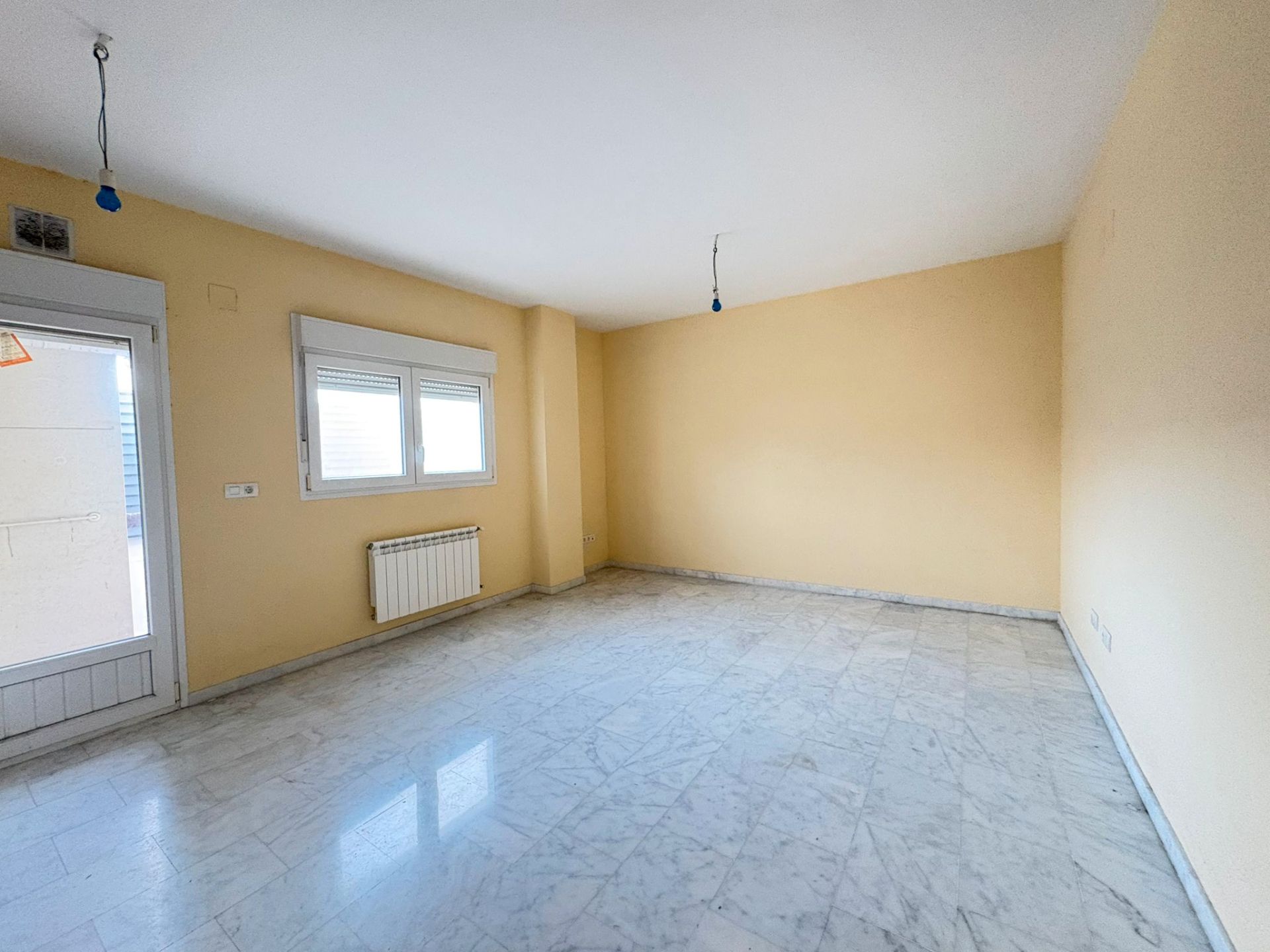 Habitación de Apartamento en venta en Mérida con Calefacción, Terraza y Trastero