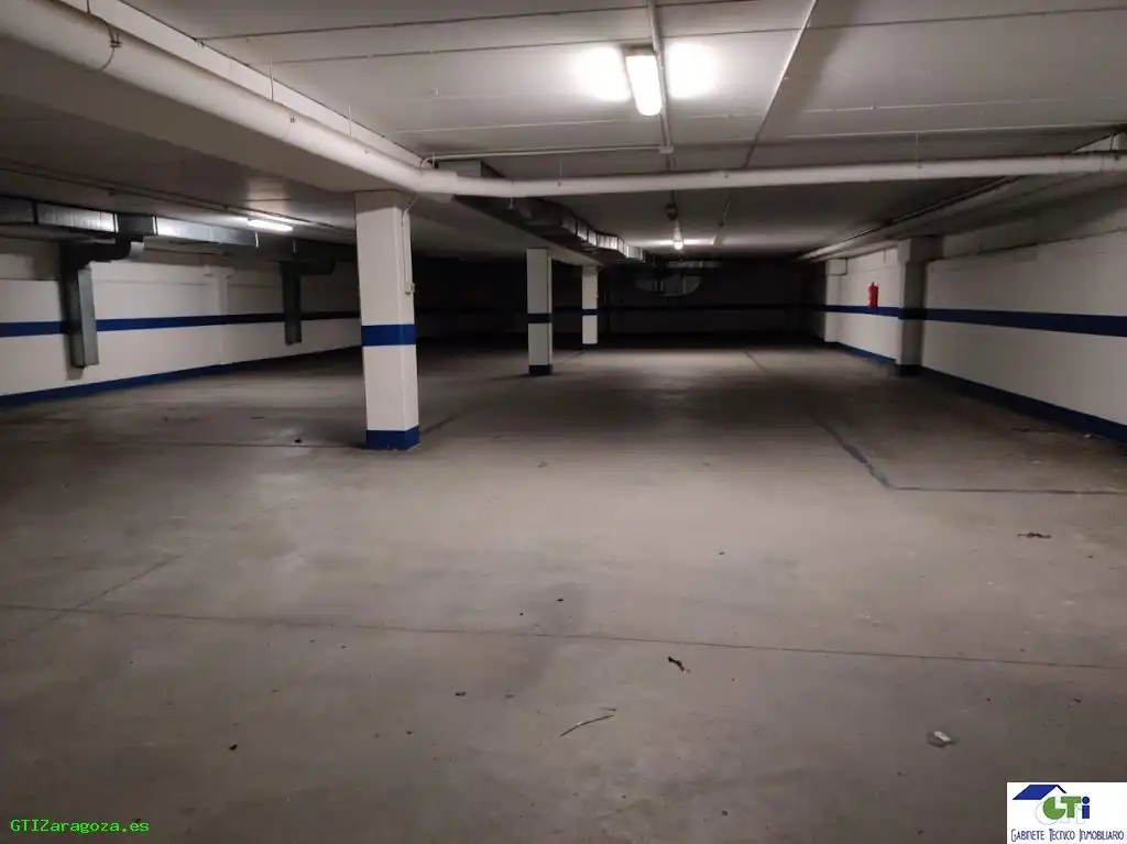 Parking de Nave industrial de alquiler en Zaragoza