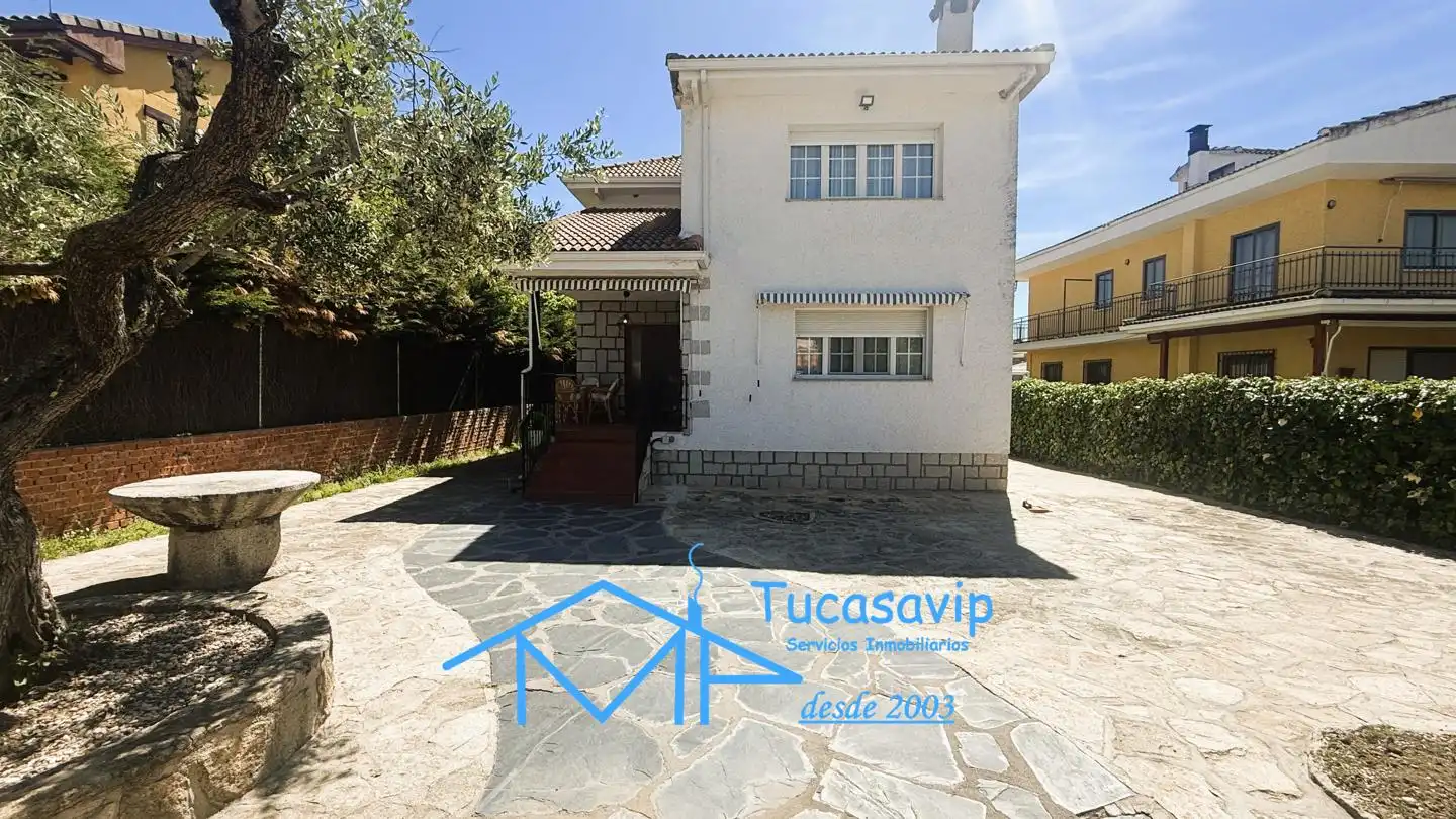 Vista exterior de Casa o chalet en venta en Cebreros con Aire acondicionado, Jardín privado y Terraza