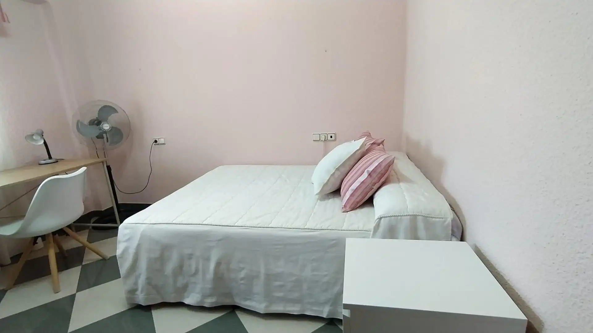 Habitación de Piso de alquiler en Málaga con Aire acondicionado y Amueblado