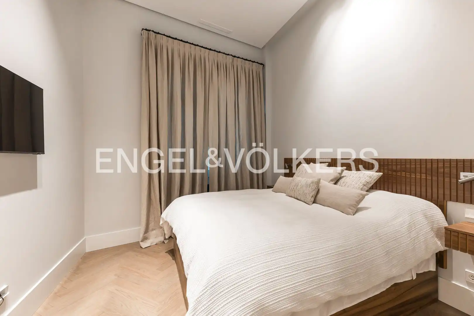 Bedroom of Flat for sale in Madrid  with Air Conditioner, Heating and Storage room