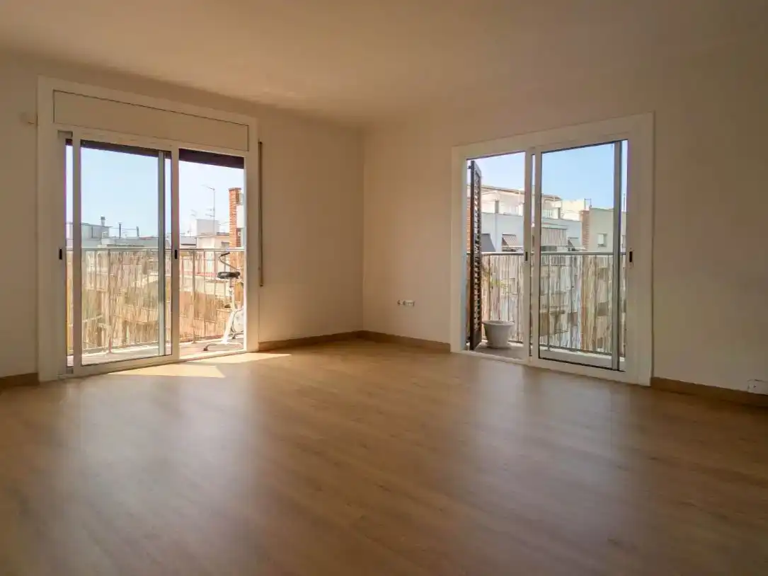 Vista exterior de Pis en venda en Vilanova i la Geltrú amb Balcó