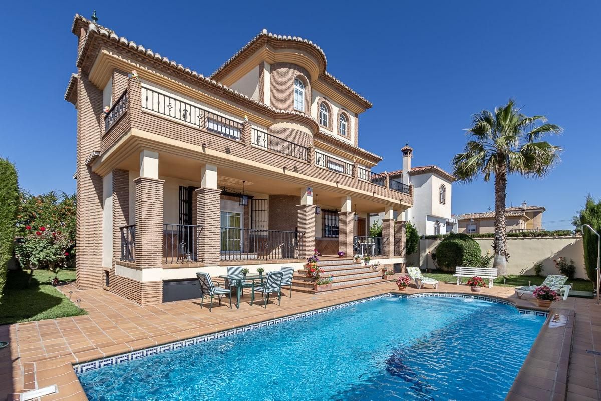 Swimming pool of House or chalet for sale in Cúllar Vega  with Air Conditioner, Heating and Private garden