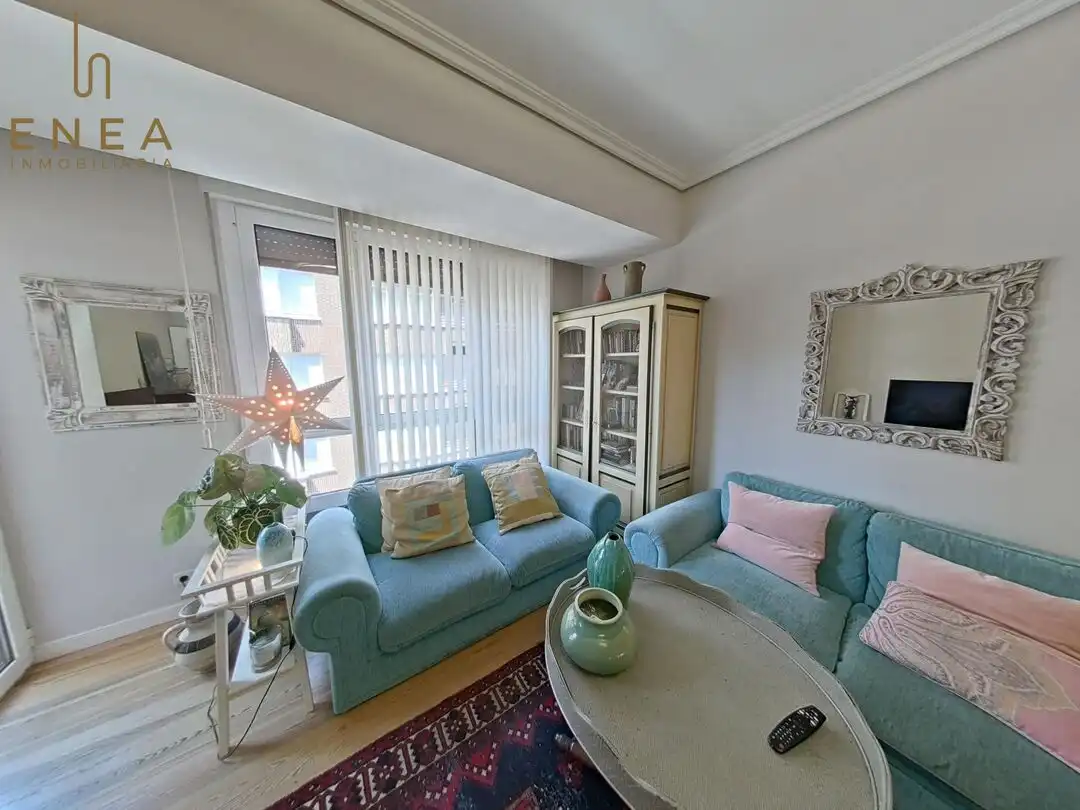Sala de estar de Piso en venta en Vitoria - Gasteiz con Calefacción, Terraza y Trastero
