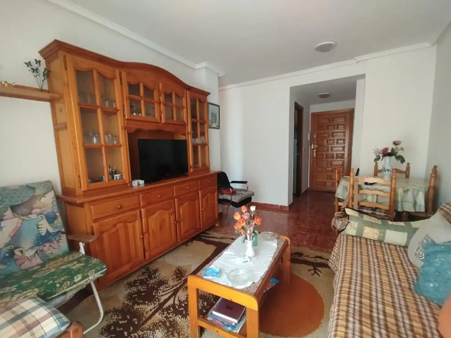 Sala de estar de Apartamento en venta en Torrevieja con Terraza, Amueblado y Balcón