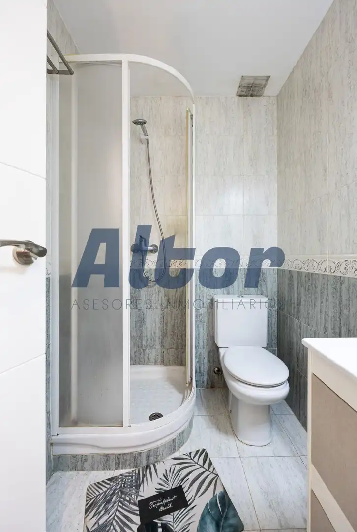 Baño de Piso en venta en Madrid con Aire acondicionado y Calefacción