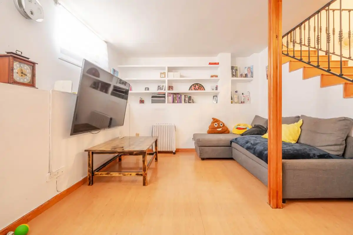 Sala d'estar de Planta baixa en venda en Madrid amb Calefacció, Terrassa i Balcó