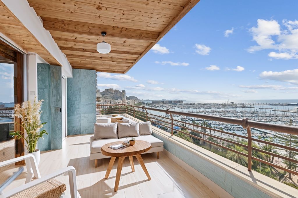 Piso en venta en Avenida de Ramón y Cajal, Ensanche - Diputación, Centro, Alicante / Alacant