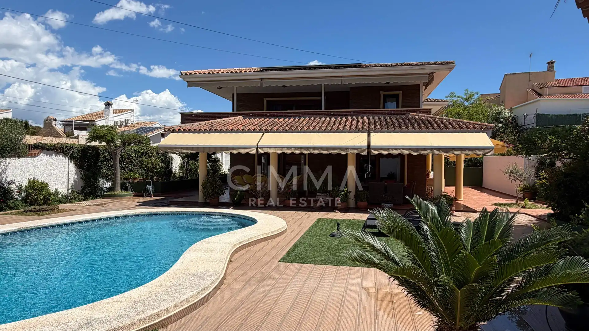 Vista exterior de Casa o chalet en venta en Benidorm con Aire acondicionado, Calefacción y Jardín privado