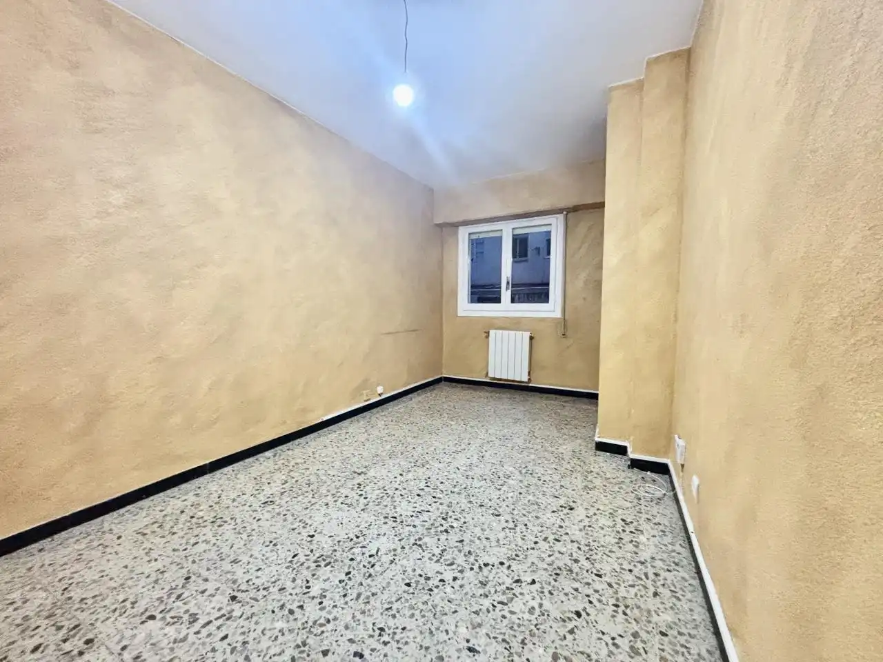 Bedroom of Flat for sale in Zaragoza  with Heating