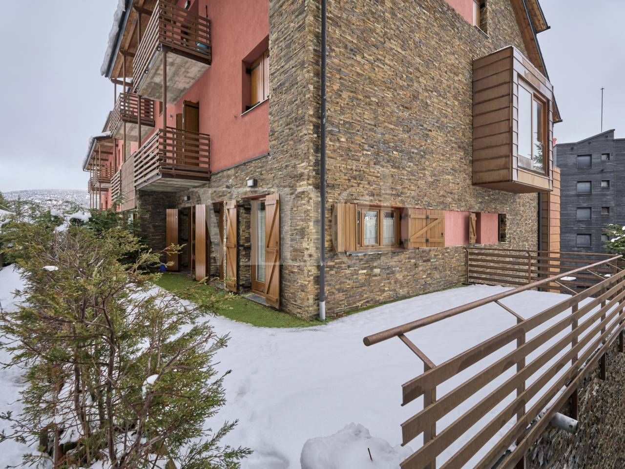 Vista exterior de Piso en venta en Alp con Calefacción, Jardín privado y Parquet