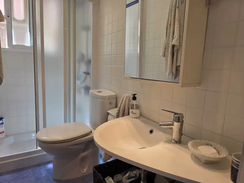 Badezimmer von Wohnungen zum Verkauf in Cullera mit Klimaanlage, Heizung und Parkett