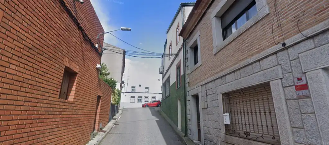 Vista exterior de Edificio en venta en San Pablo de los Montes